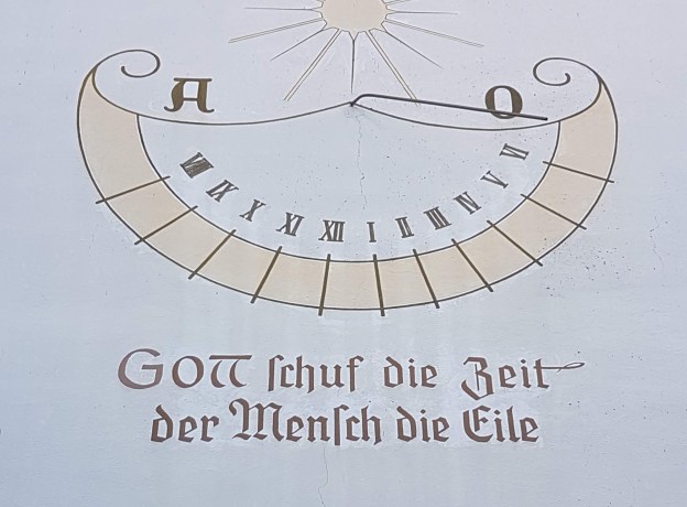 Inschrift auf einer Hauswand